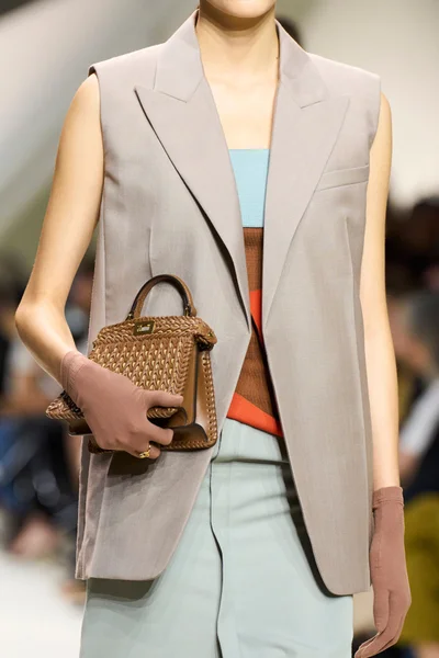 Look 29